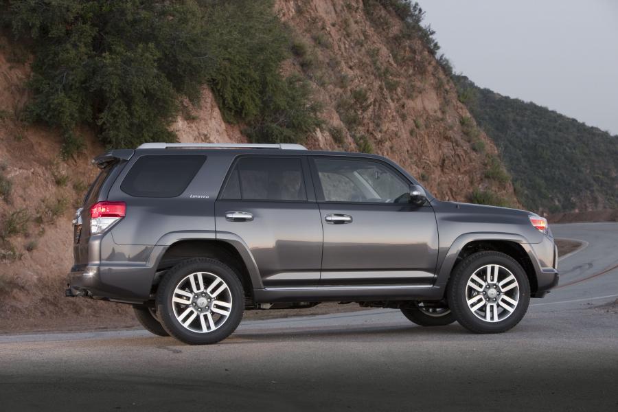  Toyota 4Runner Limited 2010 года  (фото 41 из 48)